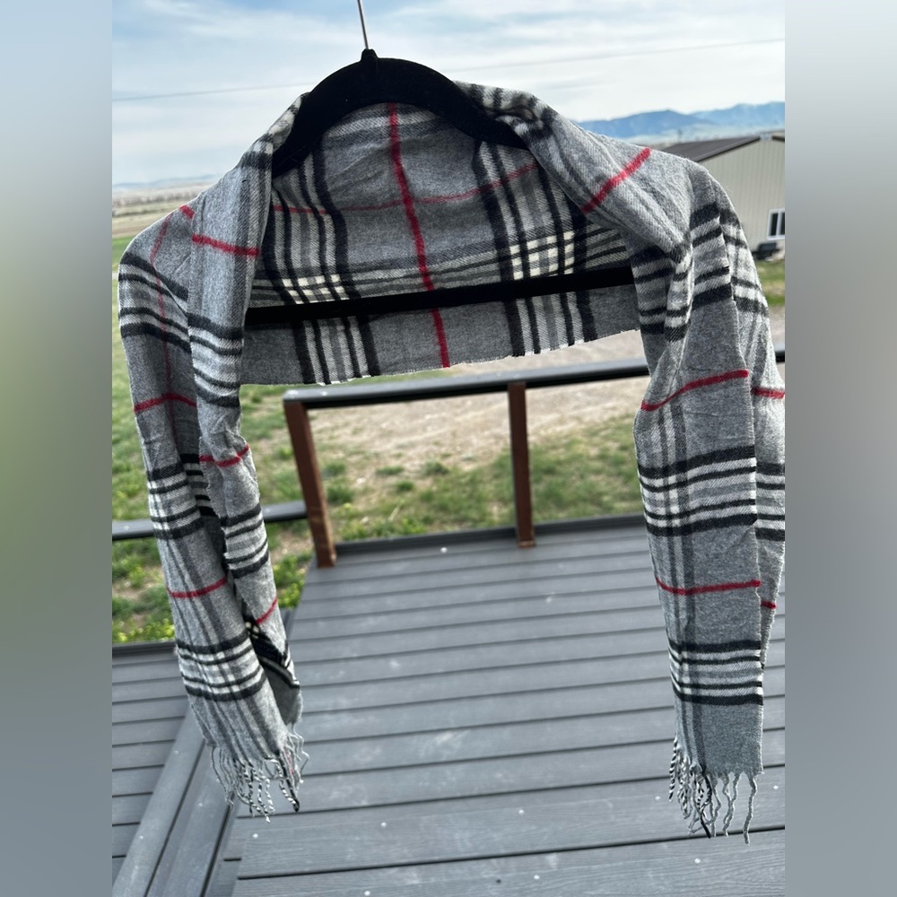 Burberry Gray, Black & White Plaid Nova Check Lambswool Scarf (Unisex)